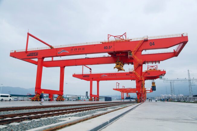 Rail mounted container gantry crane